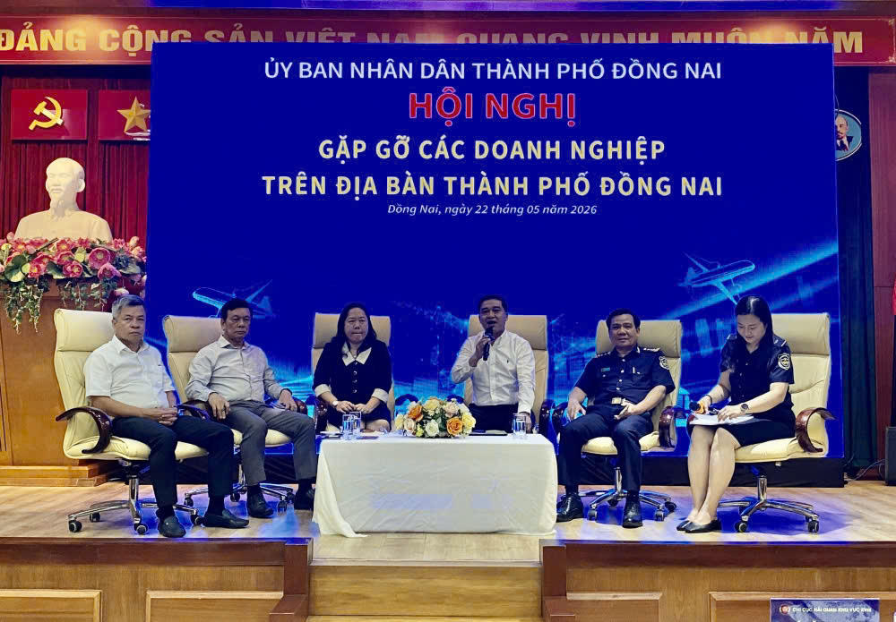 Hội nghị gặp gỡ các doanh nghiệp trên địa bàn dưới sự chủ trì của Phó Chủ tịch TP Đồng Nai Hồ Văn Hà. Ảnh: T.D.