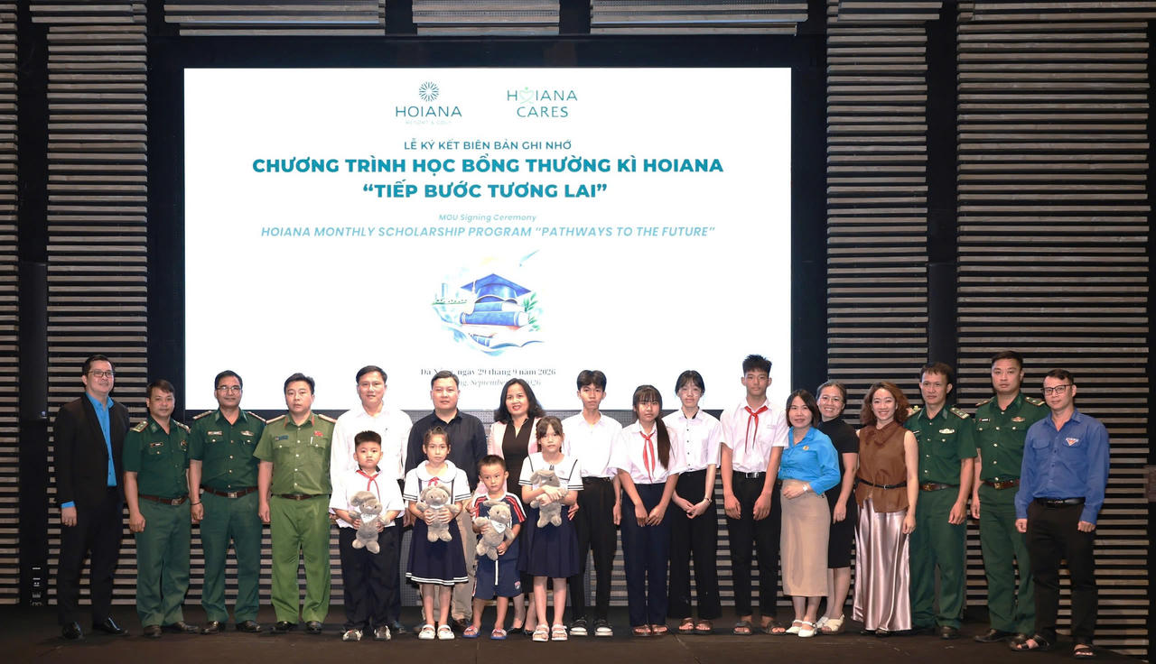 Thông qua học bổng, Hoiana hy vọng các em sẽ vững bước trên hành trình đến trường