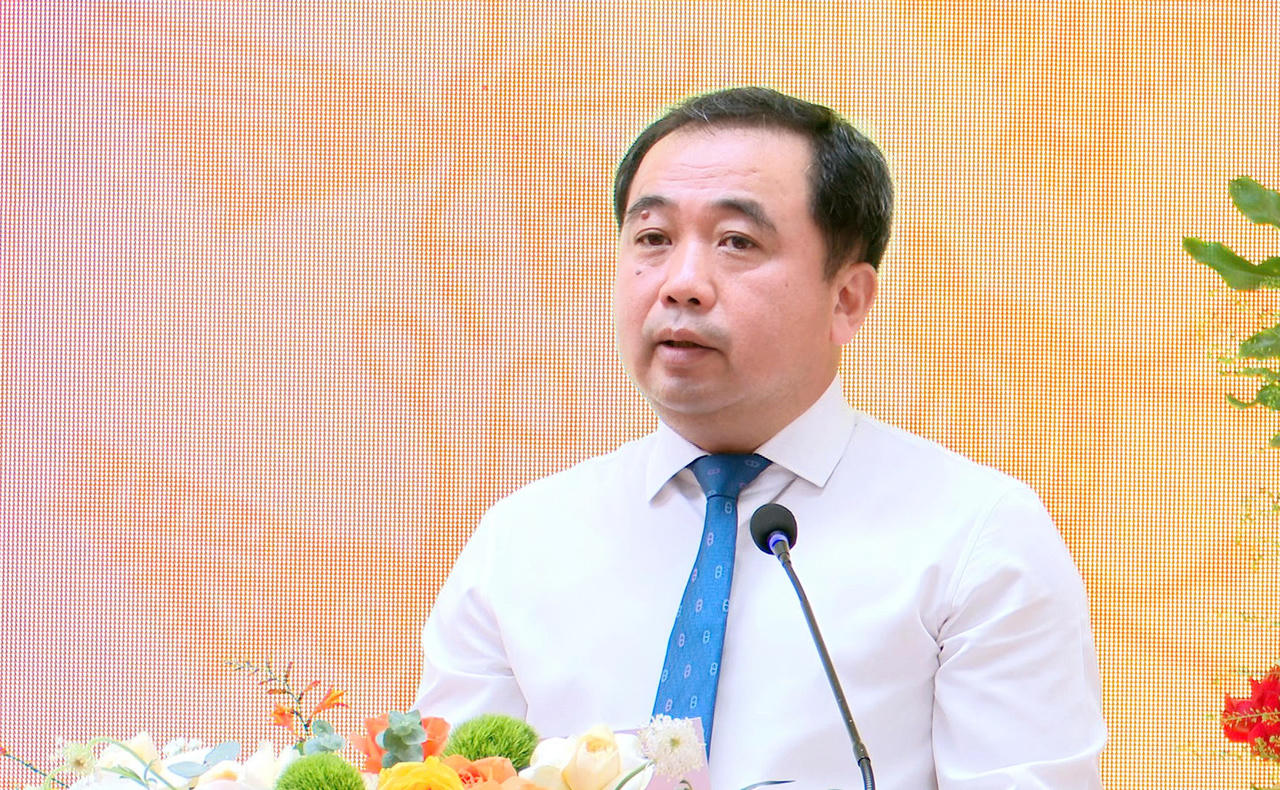 Ông Trần Đức Thắng, Ủy viên Bộ Chính trị, Bí thư Thành ủy, Trưởng Đoàn đại biểu Quốc hội thành phố Hà Nội, phát biểu chỉ đạo tại lễ khởi công.