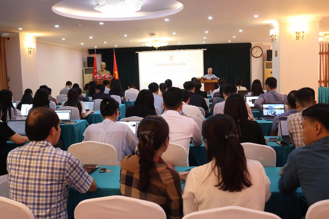 Tập huấn triển khai sổ tay đảng viên và thủ tục hành chính của Đảng trên môi trường điện tử