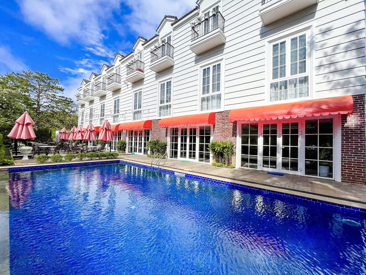 Bể bơi bốn mùa – Điểm nhấn đắt giá trong chuỗi tiện ích tại Golden Sun Hotel – Mangden