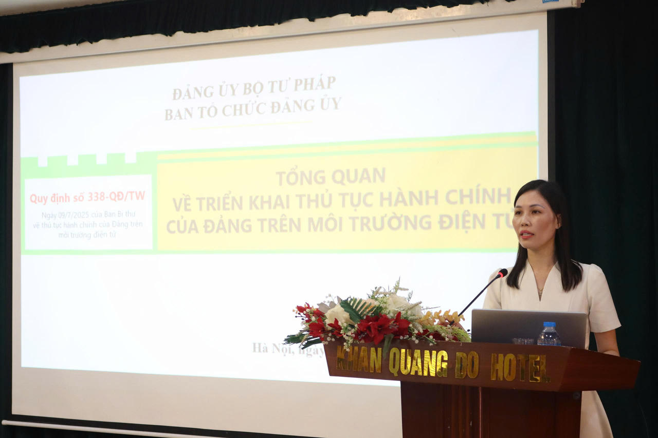 Tập huấn triển khai sổ tay đảng viên và thủ tục hành chính của Đảng trên môi trường điện tử