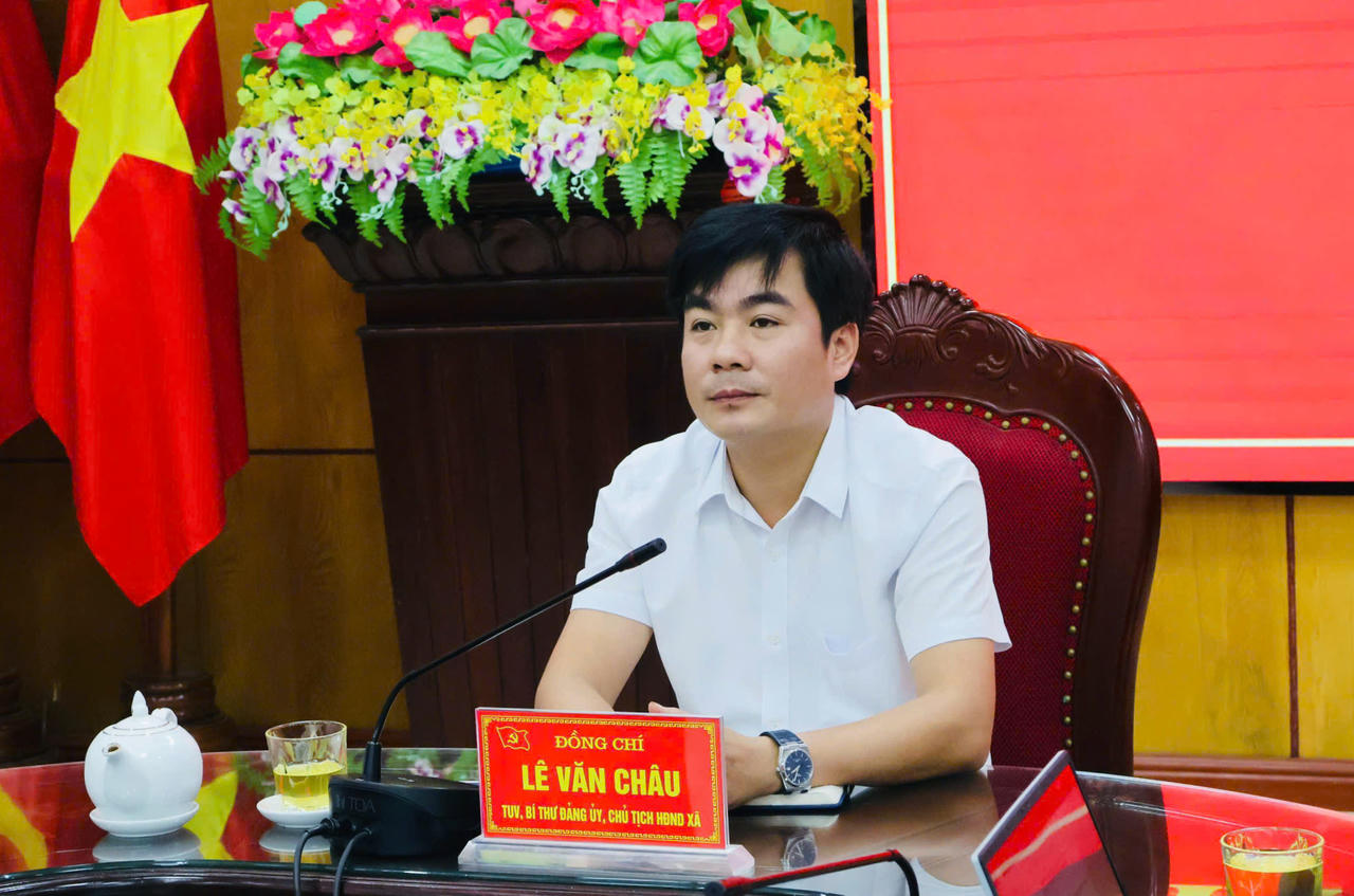 Bí thư Đảng ủy xã Cẩm Thủy Lê Văn Châu (Ảnh: TY).