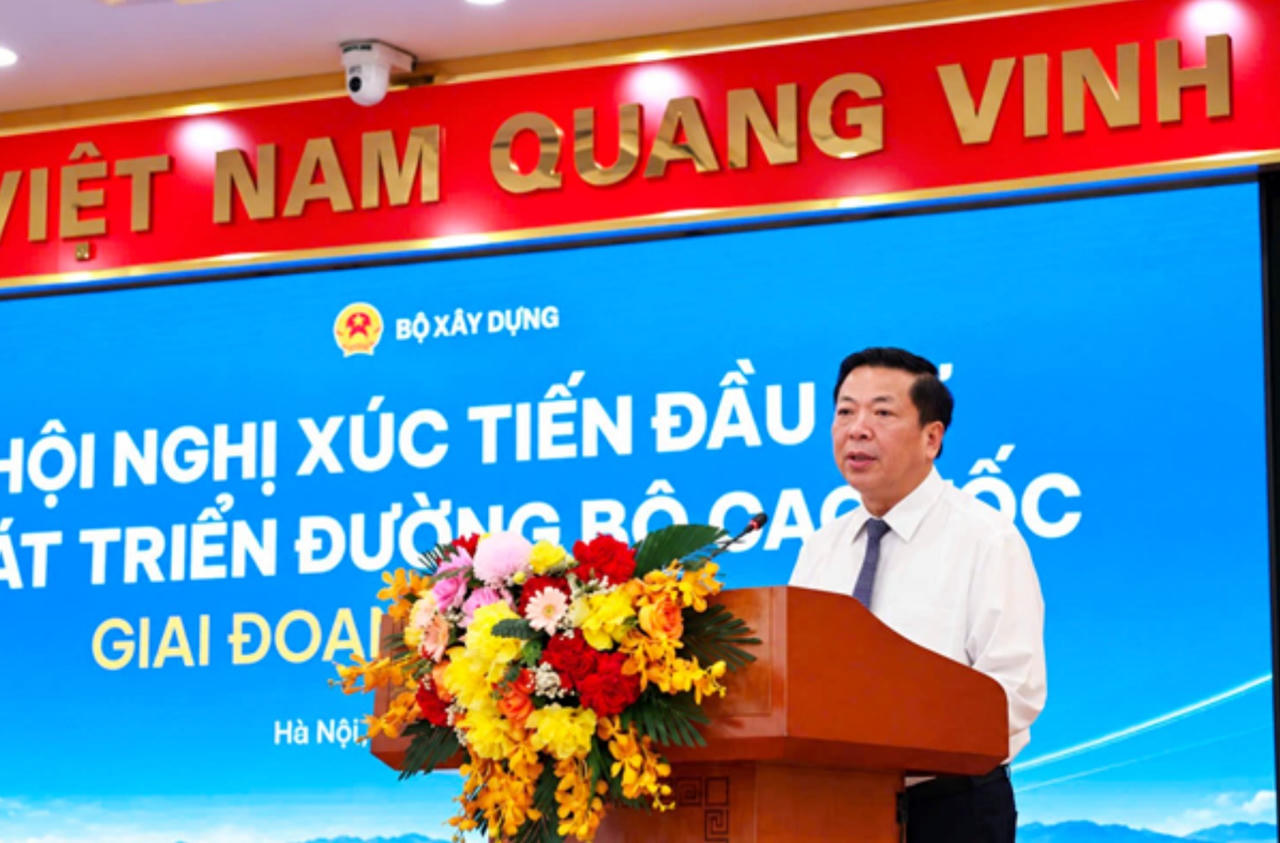 Bộ trưởng Bộ Xây dựng Trần Hồng Minh phát biểu tại Hội nghị.