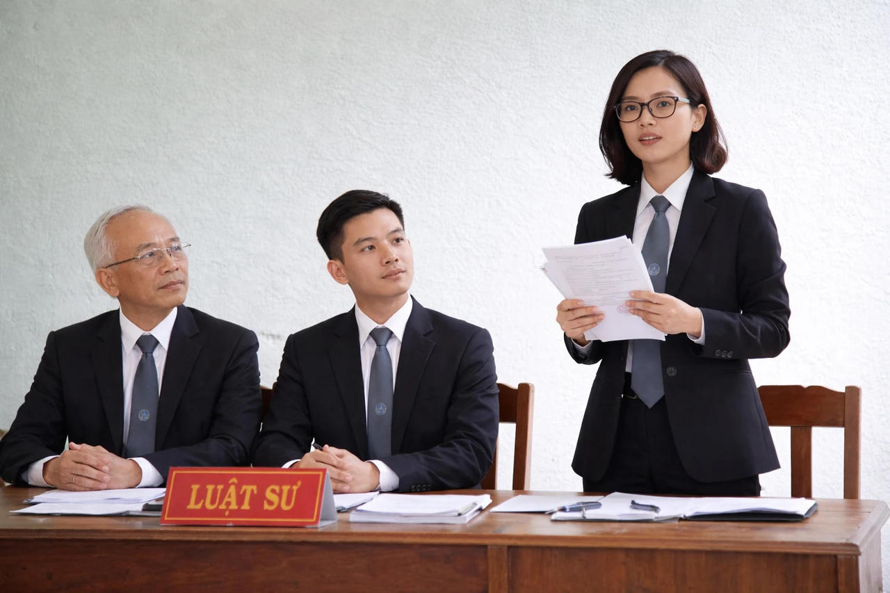 Luật sư tác nghiệp tại Tòa. (Ảnh minh họa thanhnien.vn)