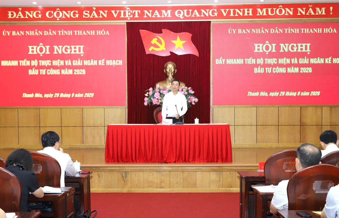 Chủ tịch UBND tỉnh Thanh Hóa Tô Anh Dũng điều hành hội nghị (Ảnh:XN).