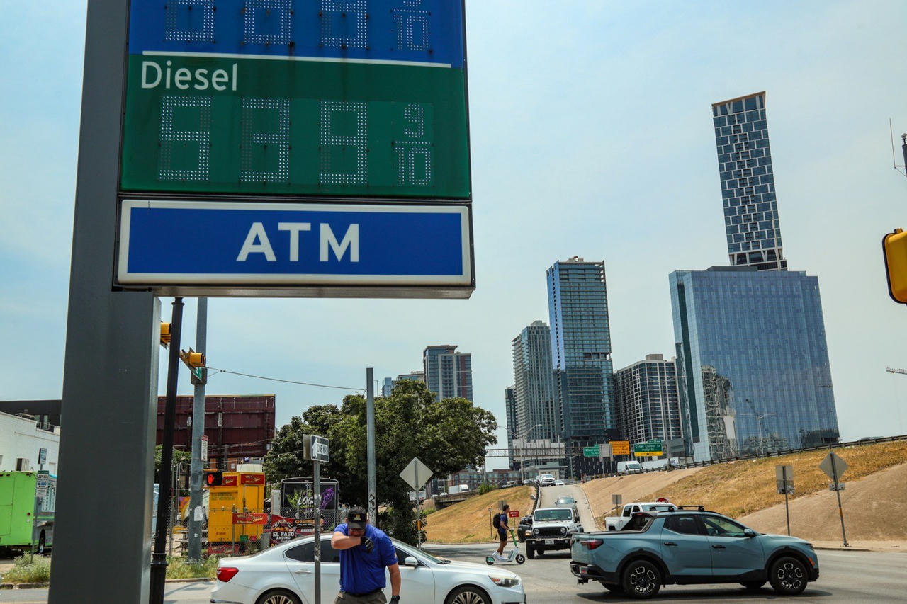 Texas ban bố tình trạng khẩn cấp vì giá dầu diesel tăng cao