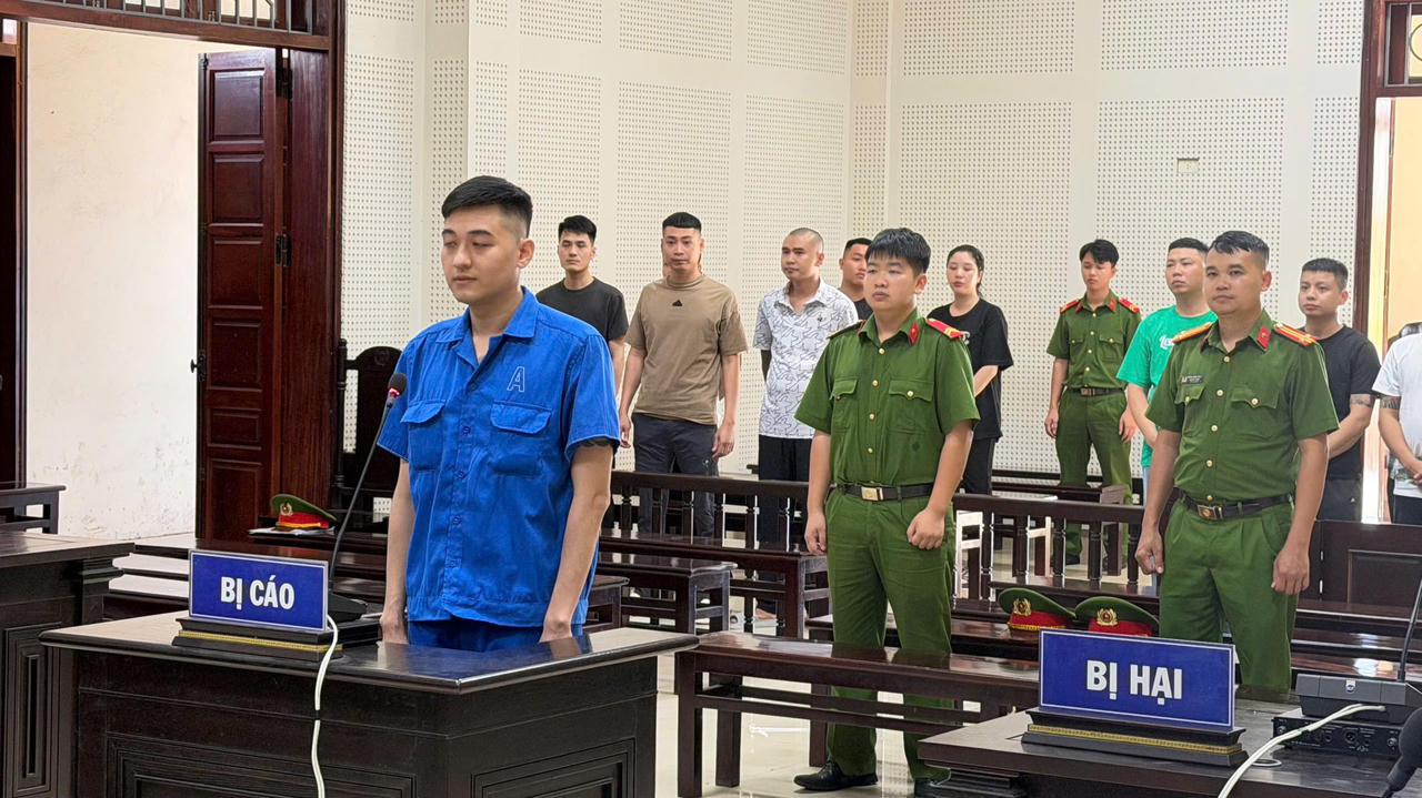 Lĩnh án 22 năm 6 tháng tù vì bán ma túy, tàng trữ súng và pháo nổ