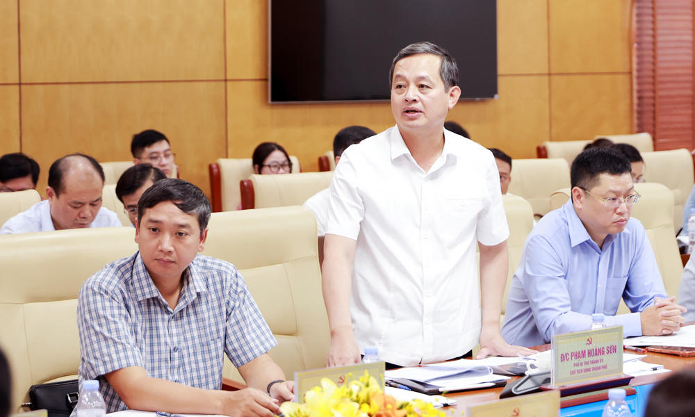 Chủ tịch UBND TP Bắc Ninh Phạm Hoàng Sơn phát biểu tại cuộc làm việc. (ảnh Quốc Trường)