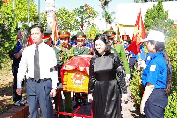 Trang nghiêm lễ truy điệu, an táng 30 hài cốt liệt sĩ tại Quảng Trị