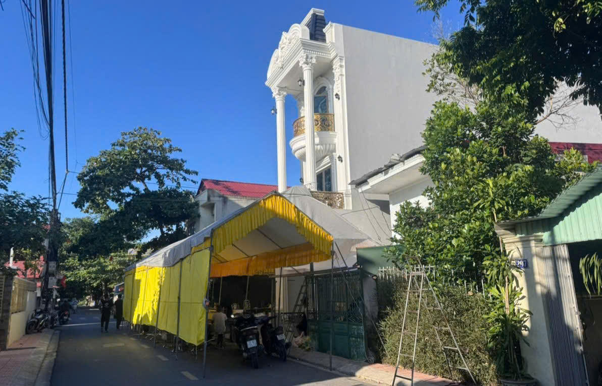 Gia đình nạn nhân đang chuẩn bị lo hậu sự (Ảnh: Ngọc Tú)