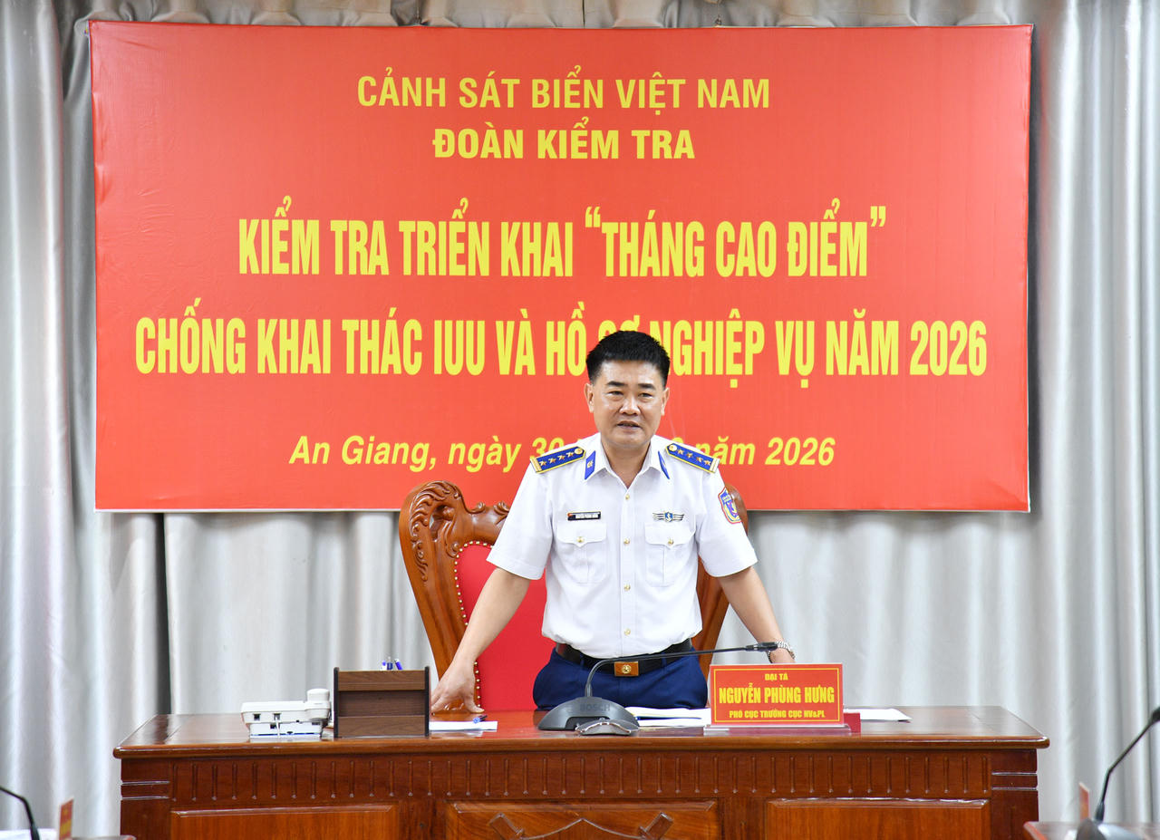 Kiểm tra công tác chống khai thác IUU tại BTL Vùng Cảnh sát biển 4