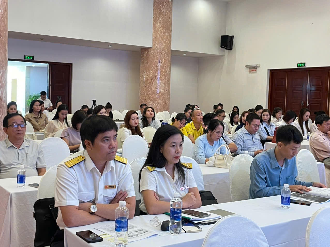 Các đại biểu dự hội nghị. Ảnh Nguyễn Tuân