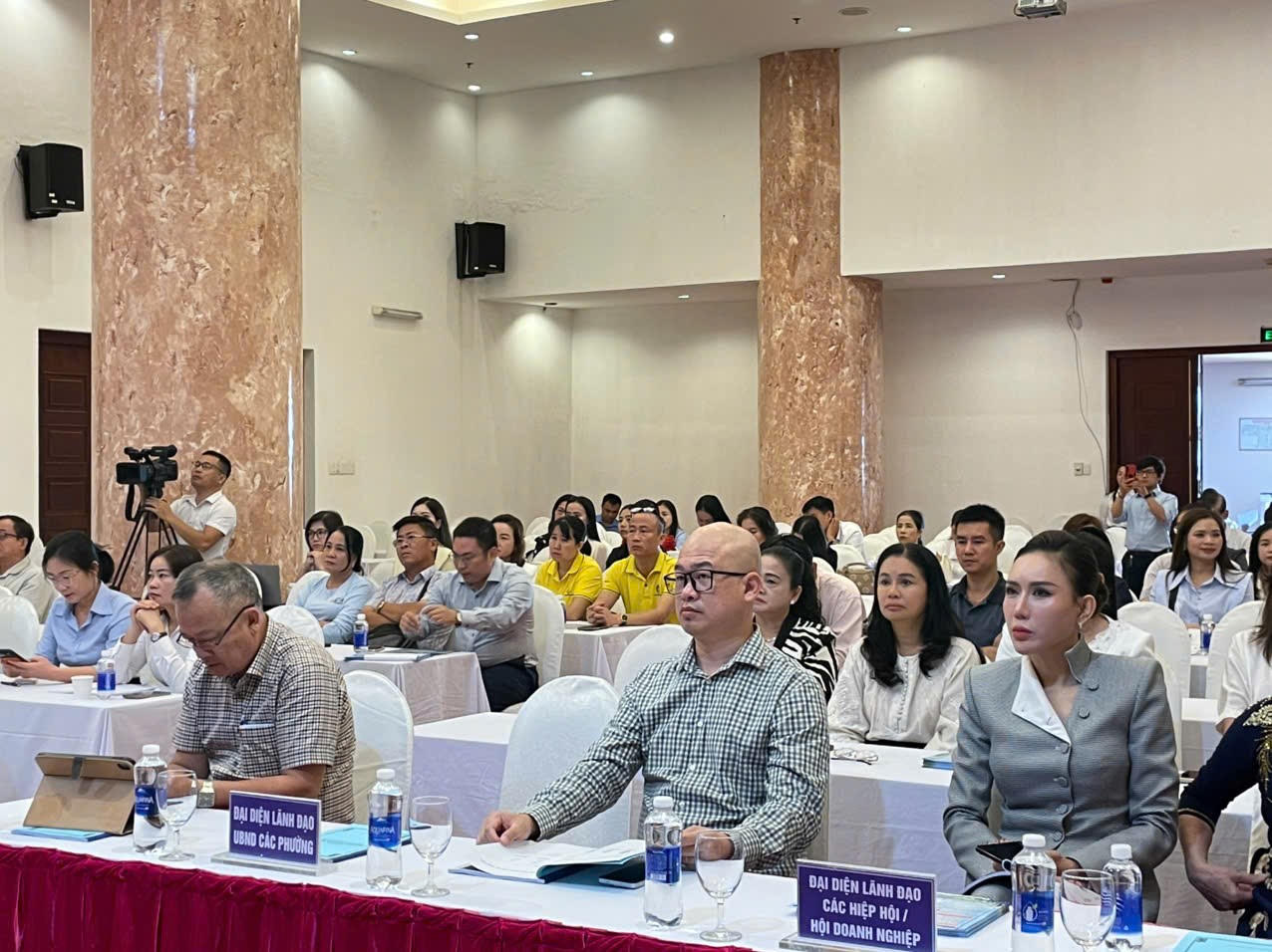 Các đại biểu tham dự hội nghị. Ảnh Nguyễn Tuân