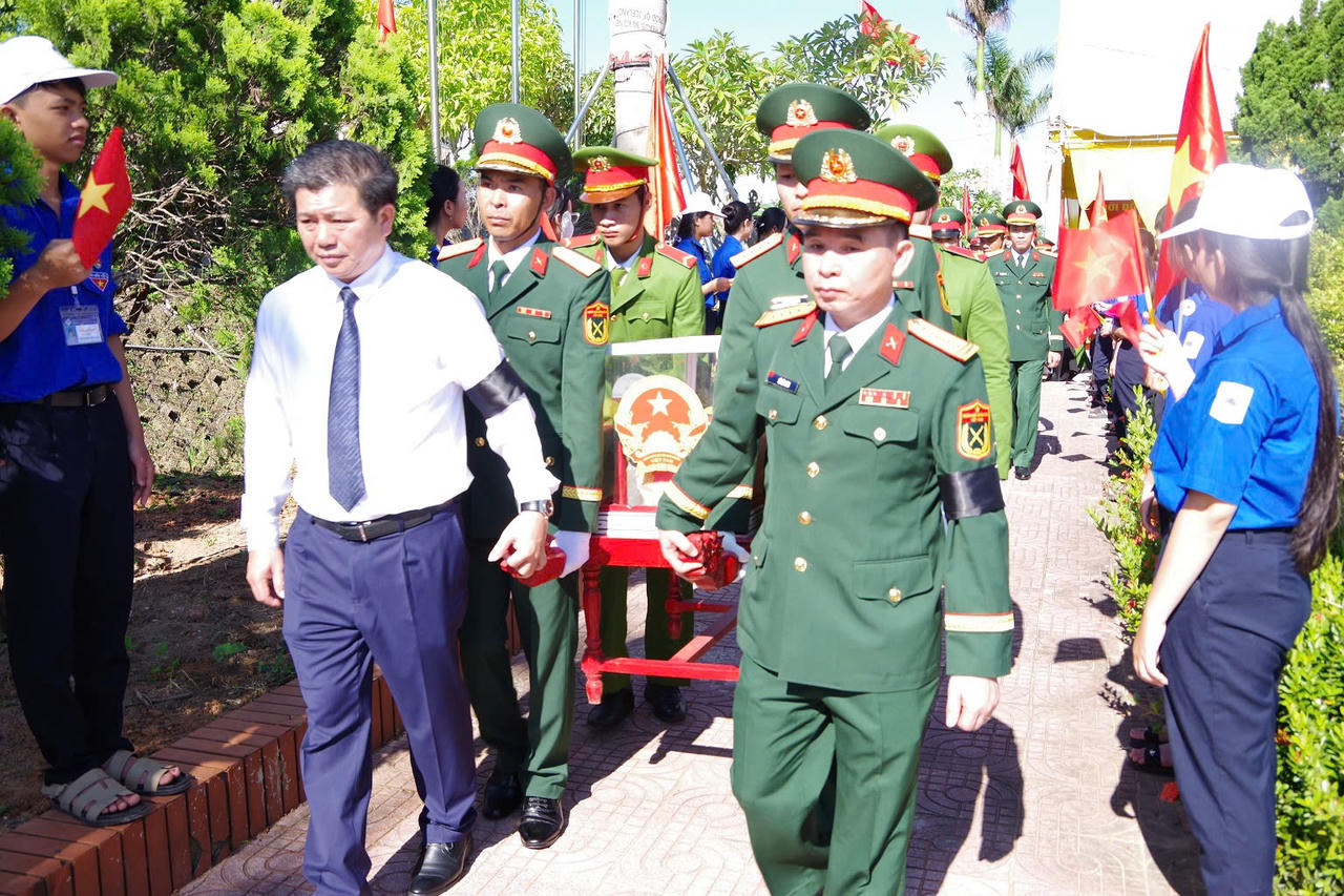 Trang nghiêm lễ truy điệu, an táng 30 hài cốt liệt sĩ tại Quảng Trị