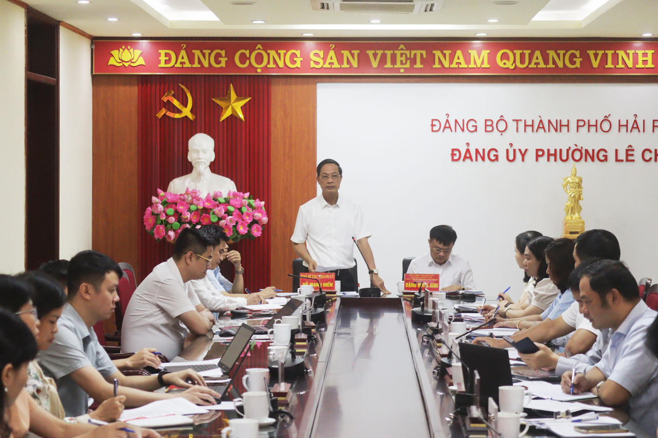 Ông Đỗ Mạnh Hiến, Phó Bí thư Thành ủy Hải Phòng: “Từ kết quả 9 tháng đến yêu cầu tăng tốc thực thi ở phường Lê Chân” (Ảnh: Hoàng Tùng)