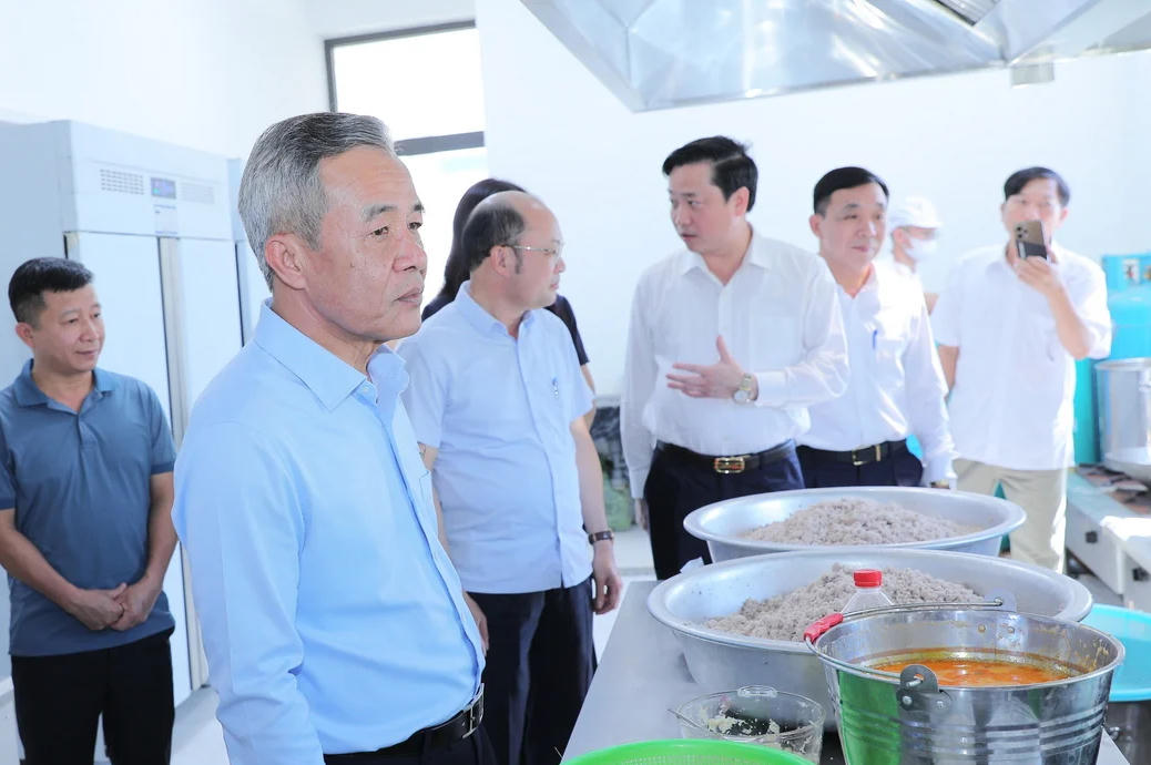 Bí thư Tỉnh ủy Lê Đức Thái nhấn mạnh đầu tư cho giáo dục vùng biên không chỉ là đầu tư cho cơ sở vật chất mà quan trọng hơn là đầu tư cho con người (Ảnh: MH).