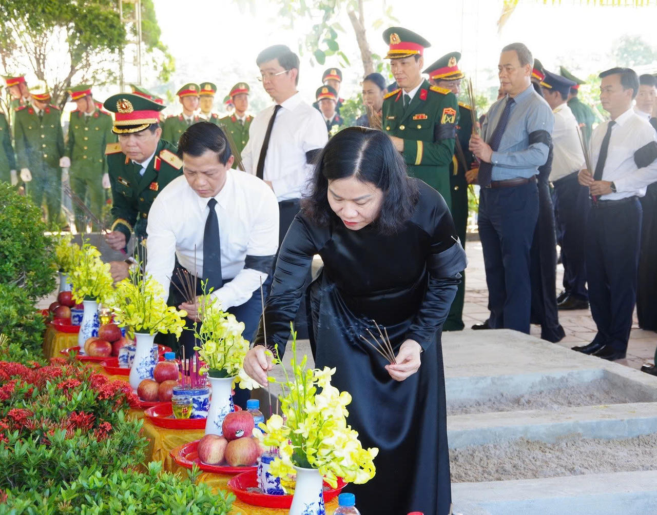 Trang nghiêm lễ truy điệu, an táng 30 hài cốt liệt sĩ tại Quảng Trị