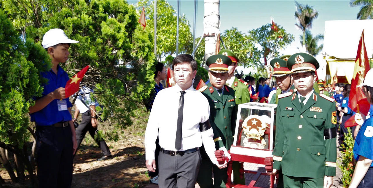 Trang nghiêm lễ truy điệu, an táng 30 hài cốt liệt sĩ tại Quảng Trị