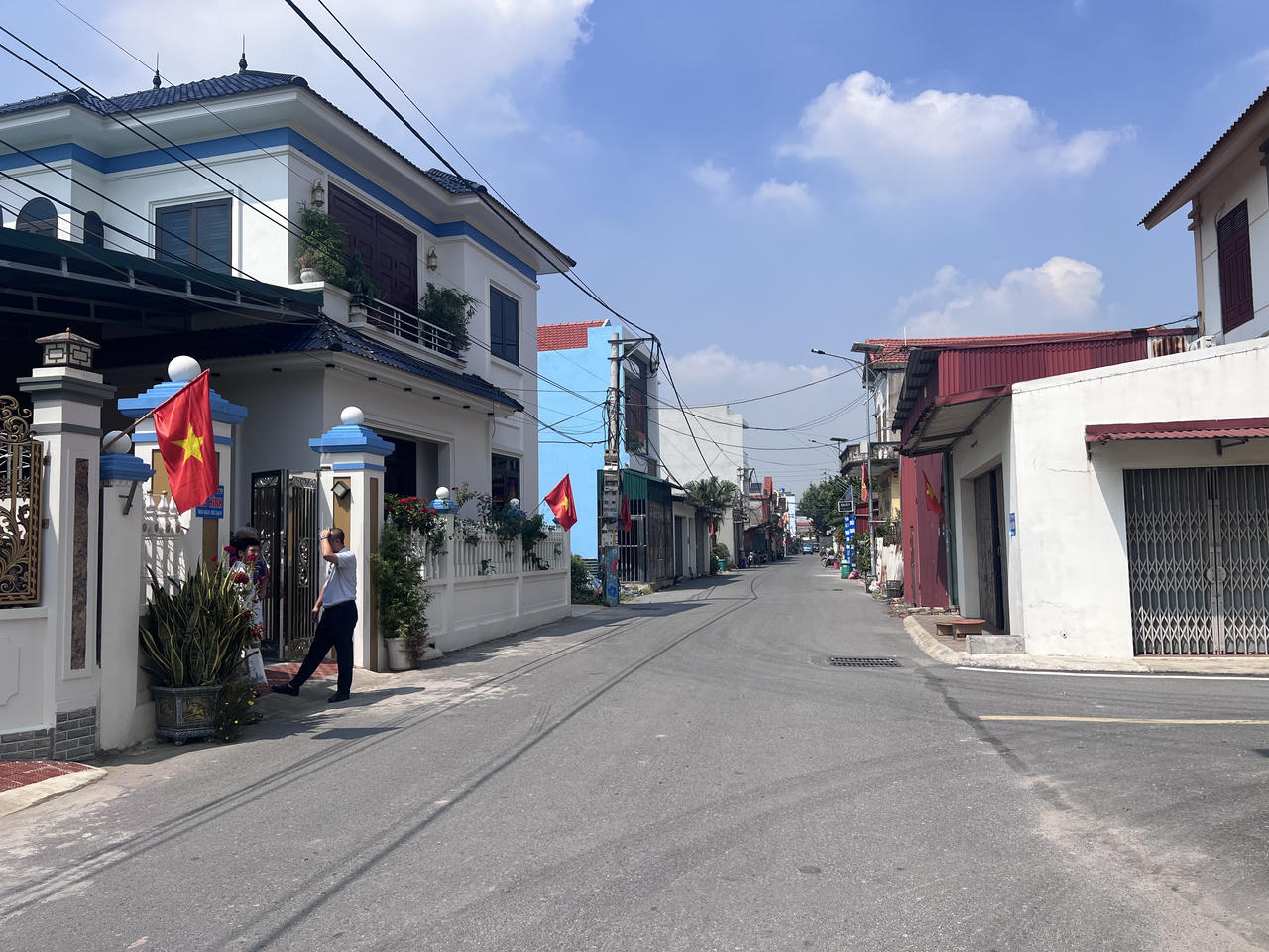 Một tuyến đường khang trang, sạch đẹp ở xã Việt Tiến, góp phần mở rộng không gian phát triển của địa phương. (Ảnh Huy Nguyễn)