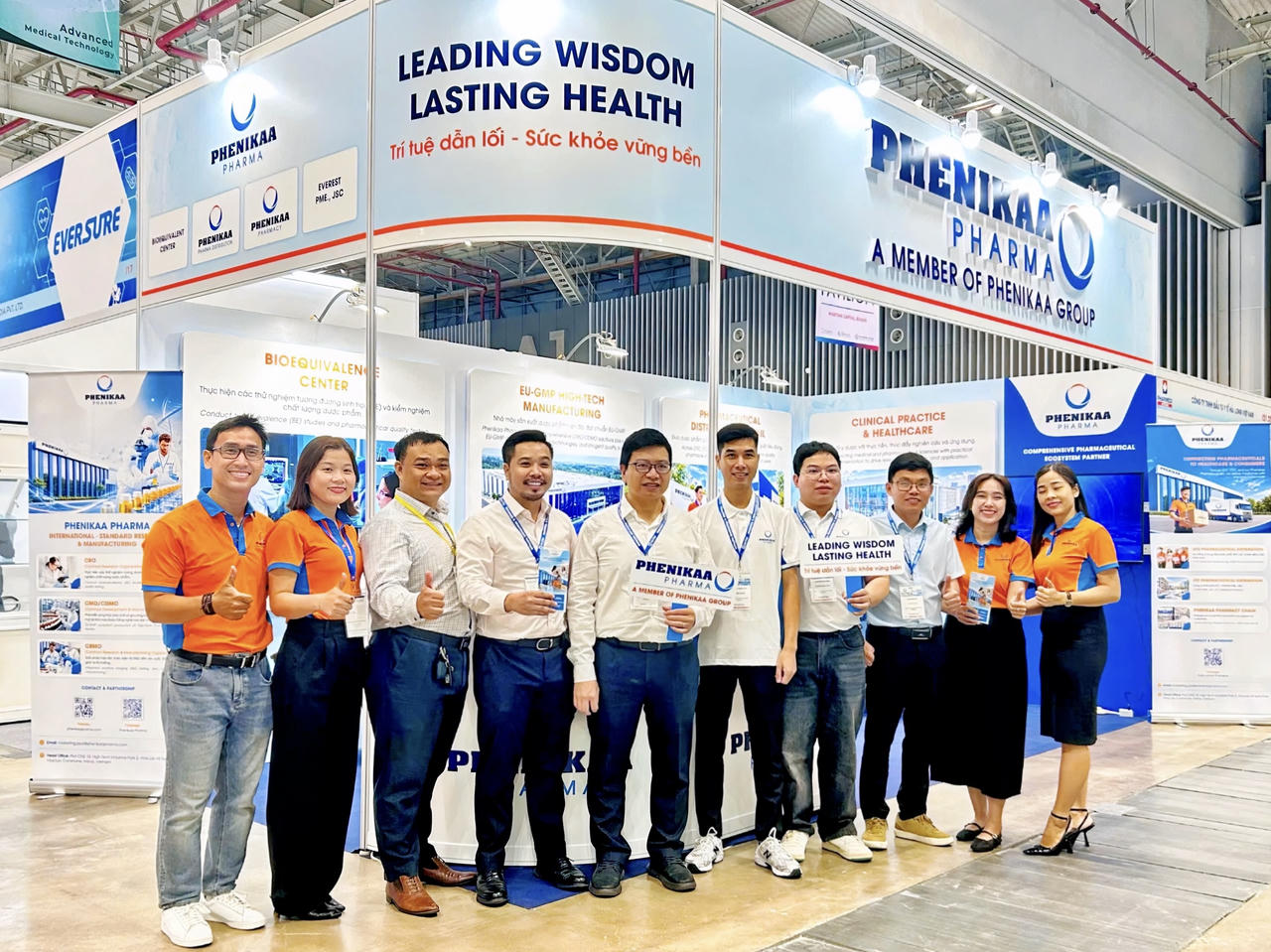 Đại diện Dược phẩm Phenikaa tại triển lãm.