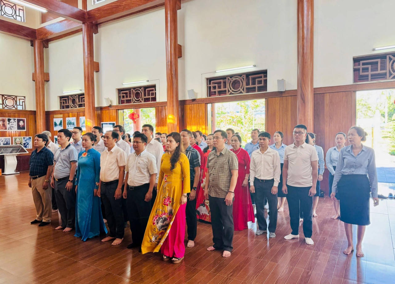 Trang trọng lễ kỷ niệm 116 năm Ngày sinh đồng chí Nguyễn Thị Minh Khai