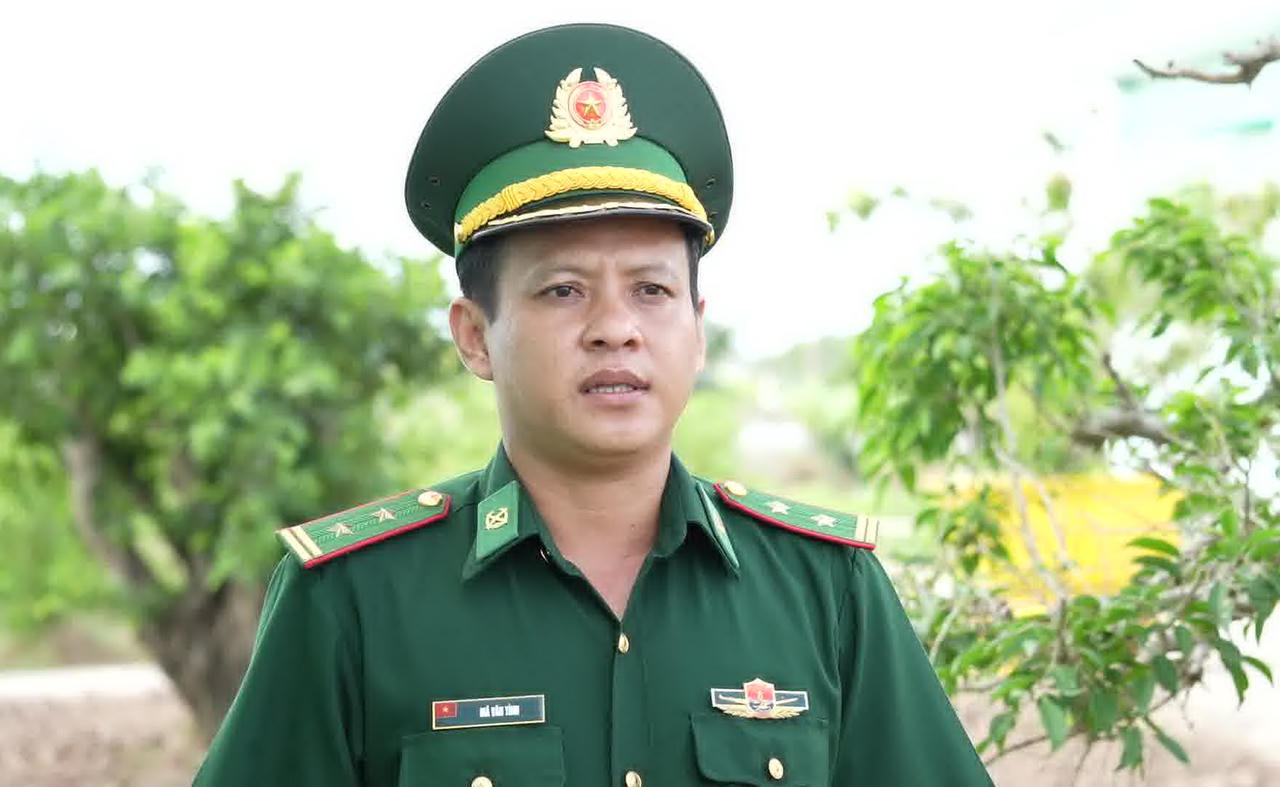 Theo Trung tá Mã Văn Tính - Chính trị viên phó Đồn BP Cái Cùng, đơn vị thường xuyên chăm lo đời sống Nhân dân, ưu tiên hỗ trợ đồng bào dân tộc thiểu số khó khăn bằng các mô hình sinh kế phù hợp (Ảnh: T.N).