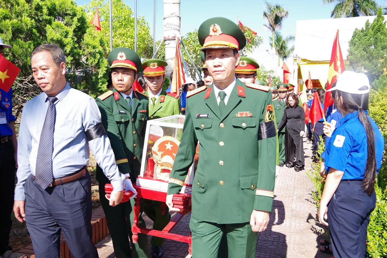 Trang nghiêm lễ truy điệu, an táng 30 hài cốt liệt sĩ tại Quảng Trị