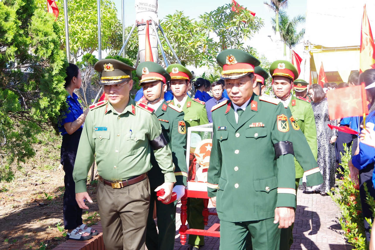 Trang nghiêm lễ truy điệu, an táng 30 hài cốt liệt sĩ tại Quảng Trị