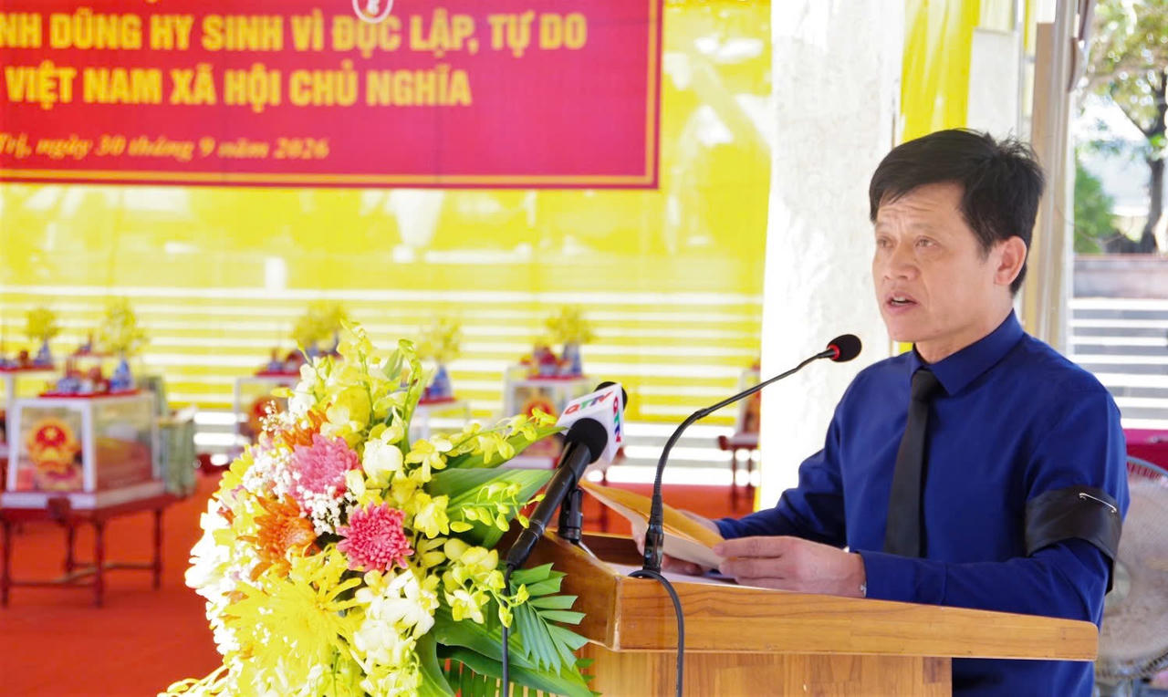 Ông Lê Văn Bảo, Ủy viên Ban Thường vụ Tỉnh ủy, Phó Chủ tịch UBND tỉnh, Trưởng Ban Chỉ đạo tỉnh Quảng Trị đọc lời điếu. (Ảnh: X.D)