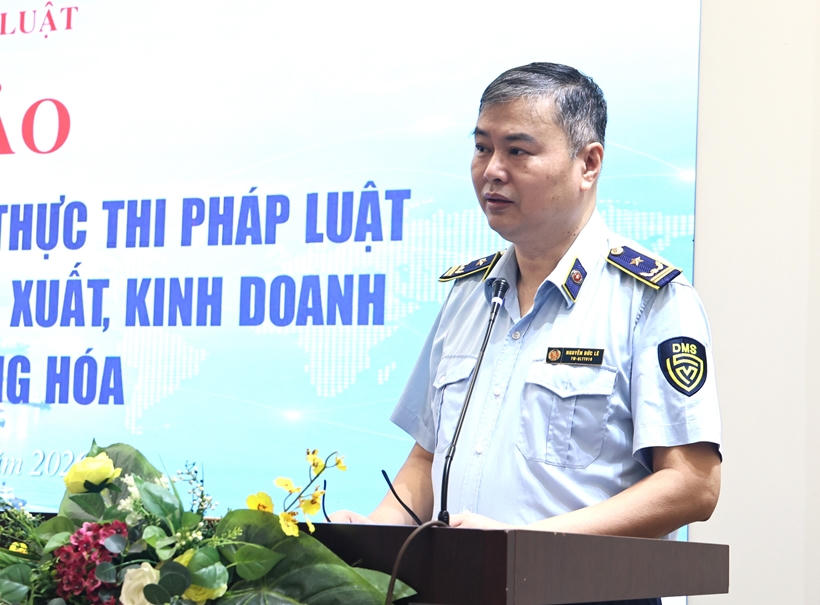 Đồng chí Nguyễn Đức Lê, Phó Trưởng phòng Nghiệp vụ Quản lý thị trường, Cục Quản lý và Phát triển thị trường trong nước (Bộ Công Thương) phát biểu tại Hội thảo.