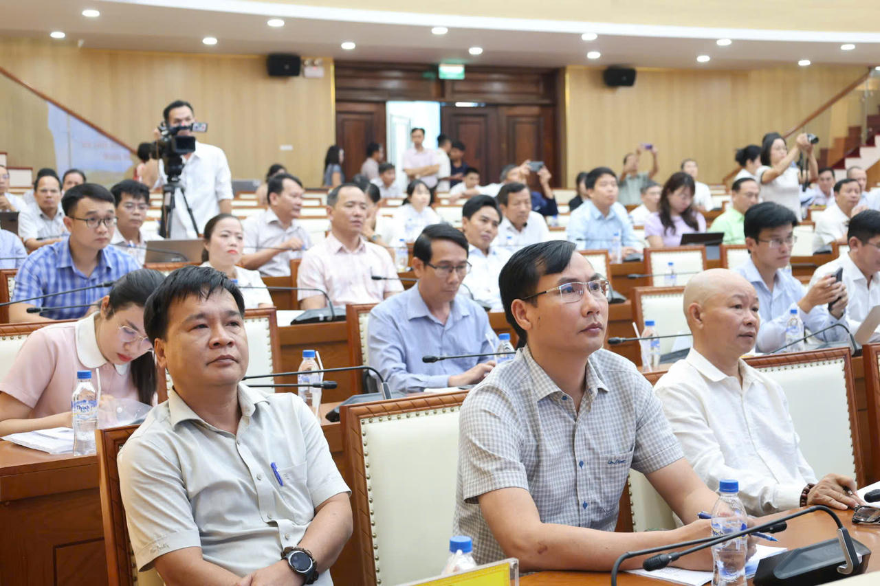 Chủ tịch tỉnh Quảng Ngãi đối thoại để tháo gỡ khó khăn vướng mắc của doanh nghiệp, nhà đầu tư