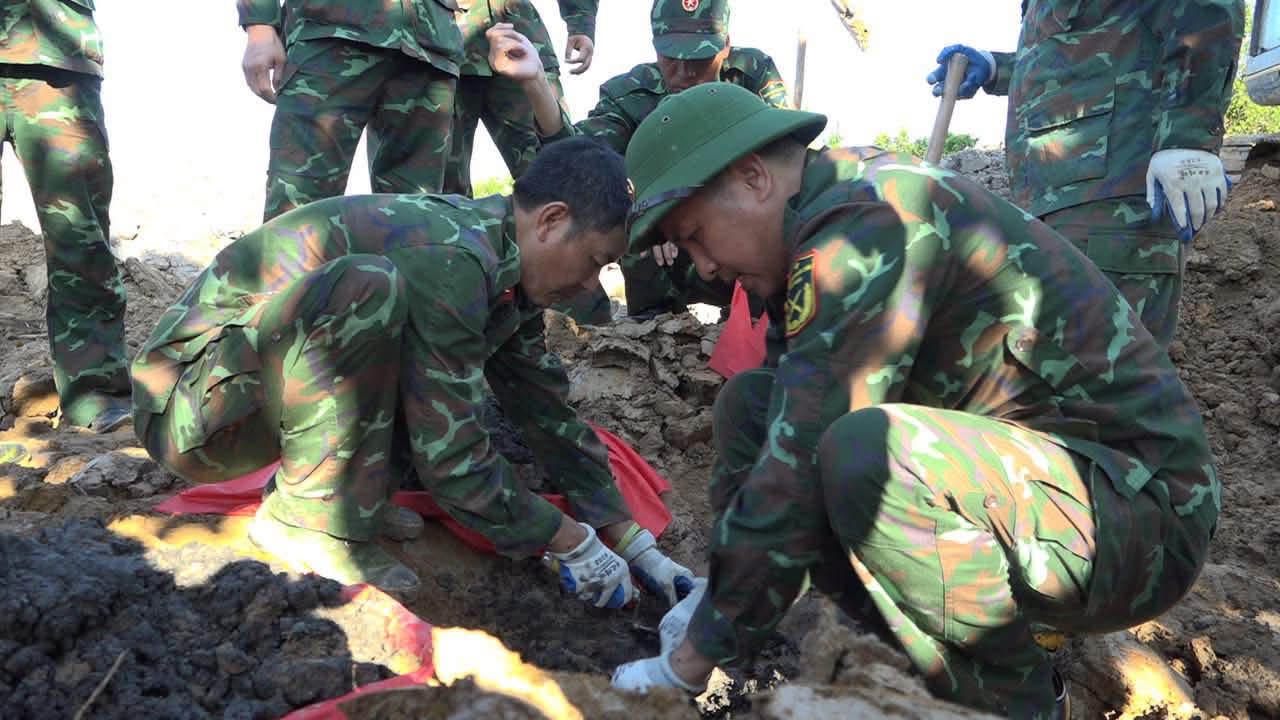 Công tác khai quật, tìm kiếm, quy tập hài cốt liệt sĩ và đồng bào tử nạn trong các cuộc chiến tranh tại khu vực Mả Chìa đang được triển khai tích cực (Ảnh: Vĩnh Bảo)
