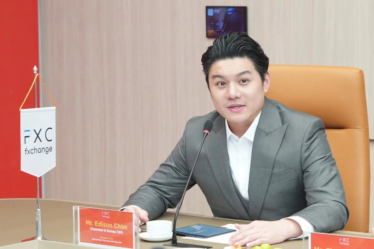Đại diện FXChange (Singapore) - Ông Edison Chan - Chủ tịch kiêm Tổng giám đốc Tập đoàn phát biểu