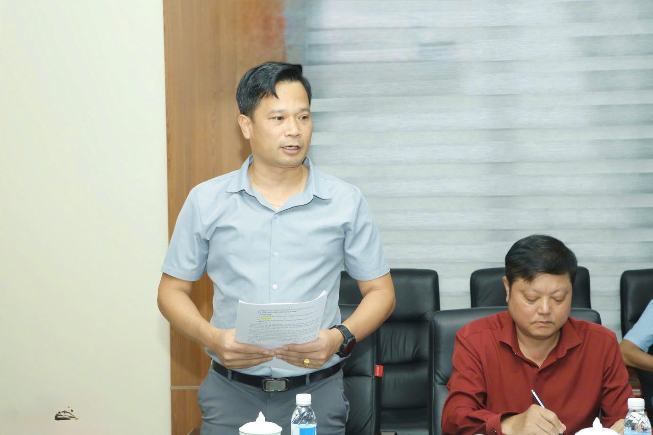 Ông Trần Văn Công - Phó Giám đốc Sở Văn hóa, Thể thao và Du lịch tỉnh Lai Châu phát biểu tại hội nghị. (Ảnh: Hữu Trường)