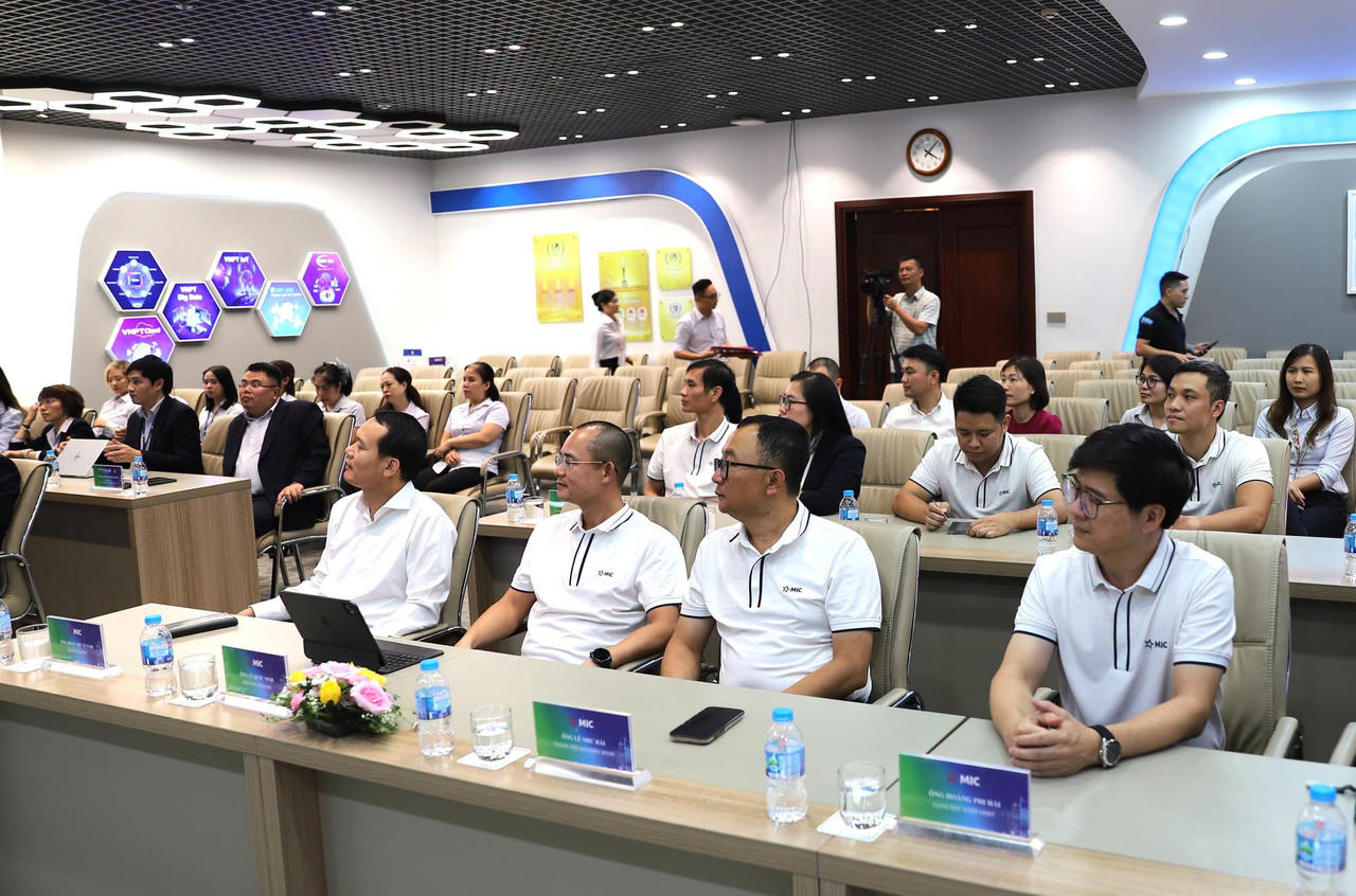 Các đại biểu của Mic và VNPT-Media tham dự buổi lễ ký hợp tác