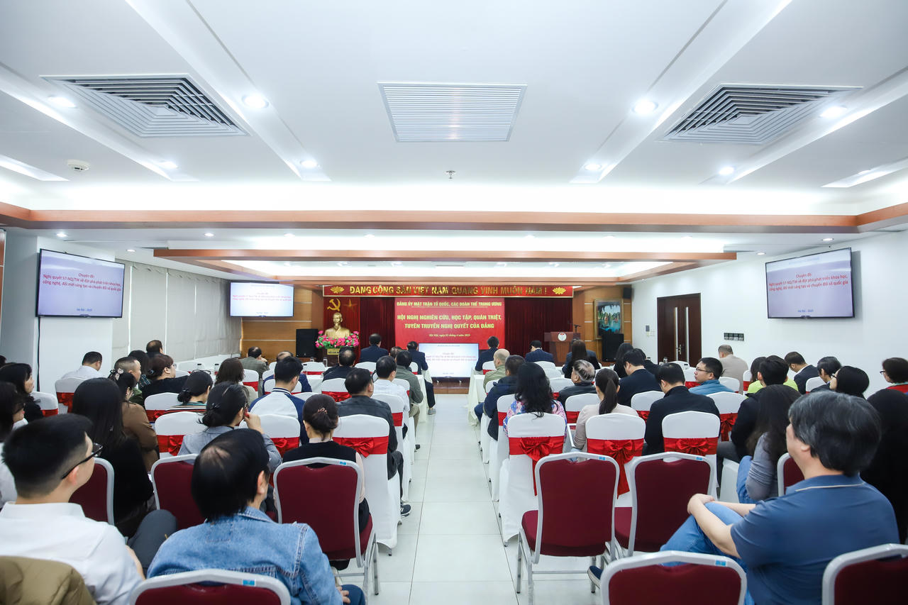 Hội nghị nghiên cứu học tập quán triệt tuyên truyền nghị quyết của Đảng.