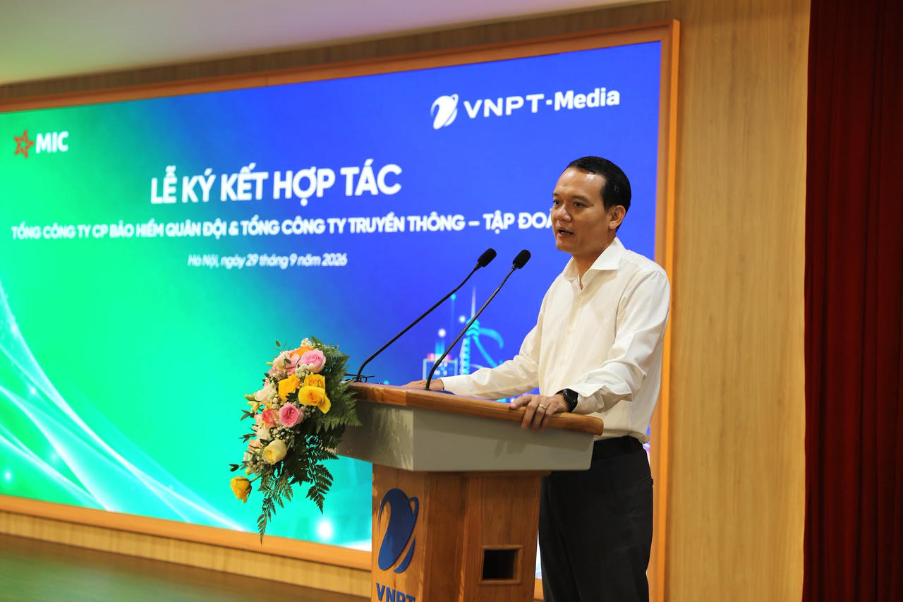 Ông Đinh Như Tuynh, Tổng Giám đốc Tổng Công ty Cổ phần Bảo hiểm Quân đội đang phát biểu tại buổi lễ