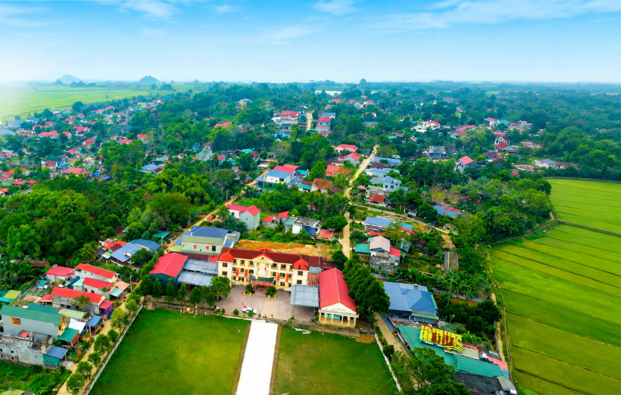 Một góc quang cảnh xã Cẩm Tú nhìn từ trên cao (Ảnh: TY).
