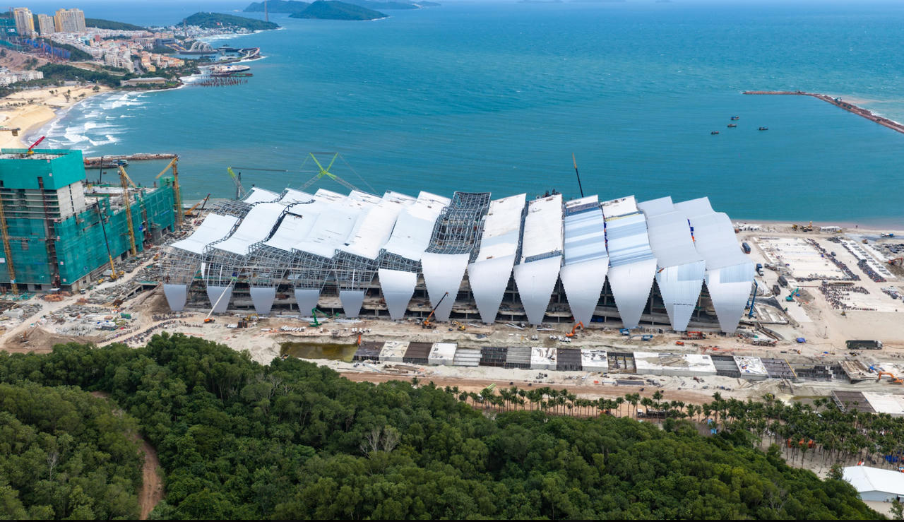 &nbsp;Trung tâm&nbsp;Hội nghị và Triển lãm APEC trong quá trình hoàn thiện. Ảnh: Khải Anh.