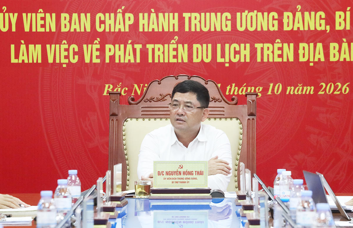 Bí thư Thành ủy Nguyễn Hồng Thái phát biểu kết luận buổi làm việc (Ảnh Hữu Thắng)