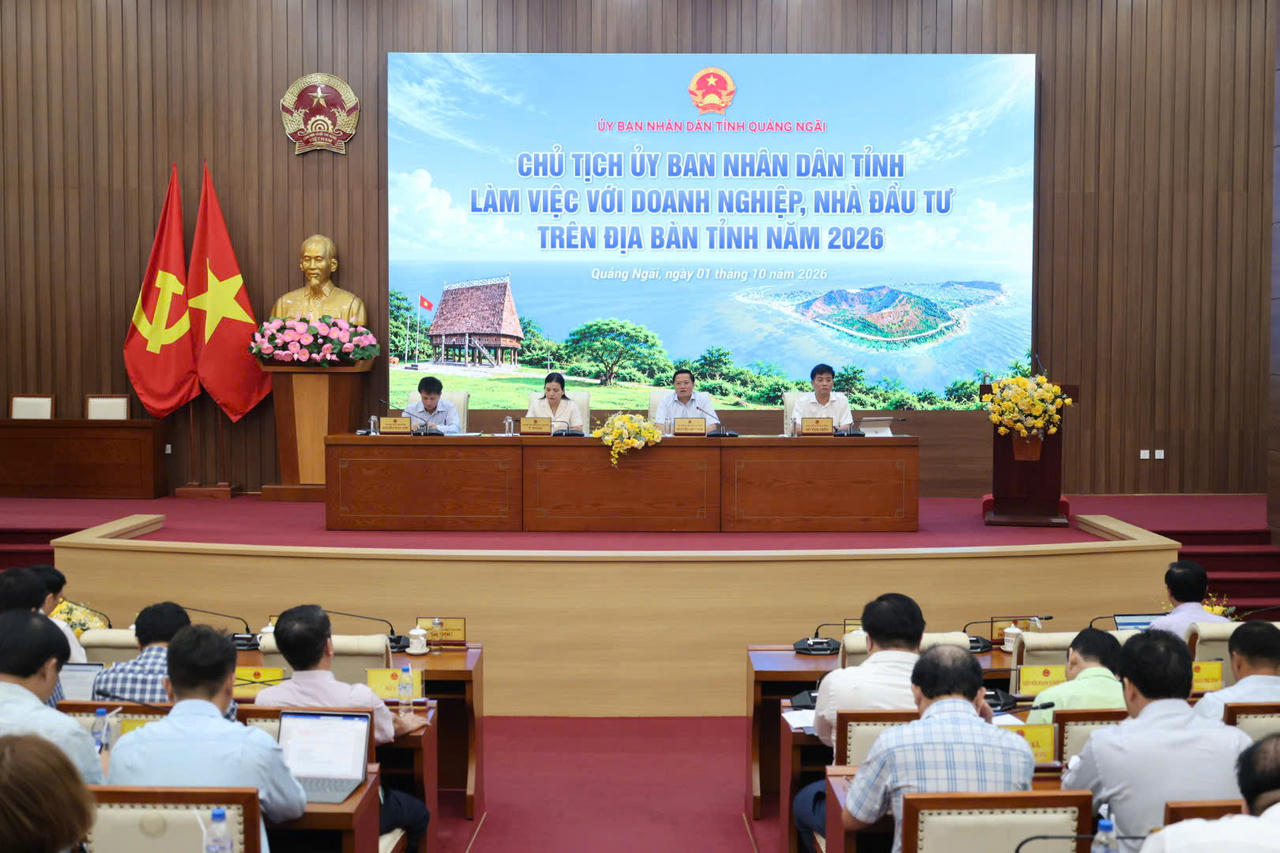 “Chúng tôi sẽ hành động cụ thể”, Chủ tịch UBND tỉnh Nguyễn Đức Tâm nhấn mạnh: “Chúng tôi sẽ hành động cụ thể” và cho biết, các văn bản chỉ đạo sau buổi làm việc sẽ được chuyển đến doanh nghiệp trong vòng một tuần, với các mốc thời gian xử lý cụ thể (ảnh Vân Anh)