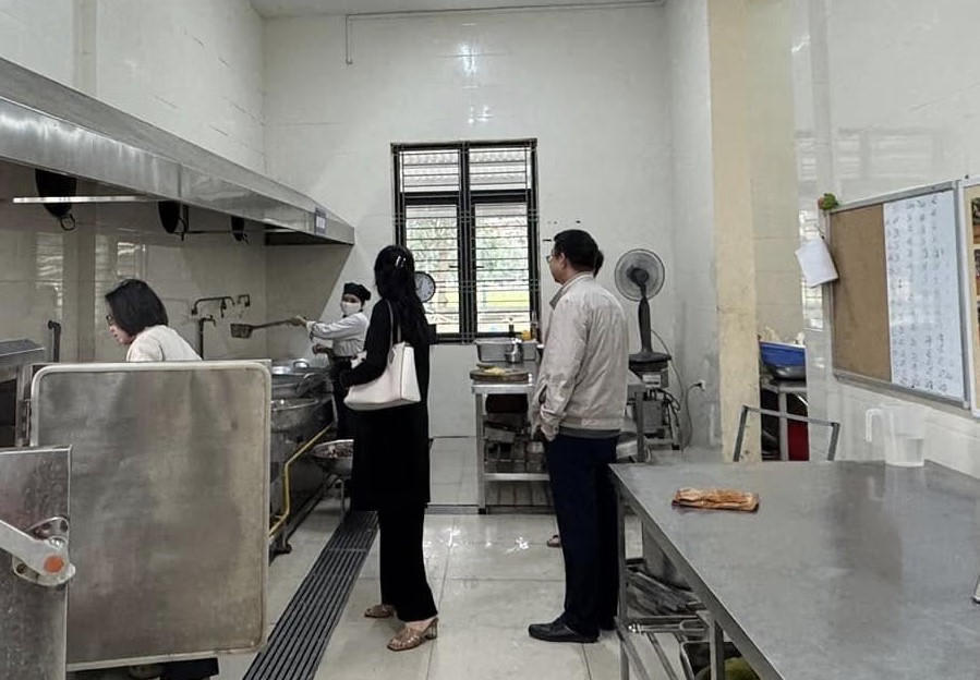 Nghệ An: Tăng cường giám sát bảo đảm chất lượng bữa ăn học đường 
