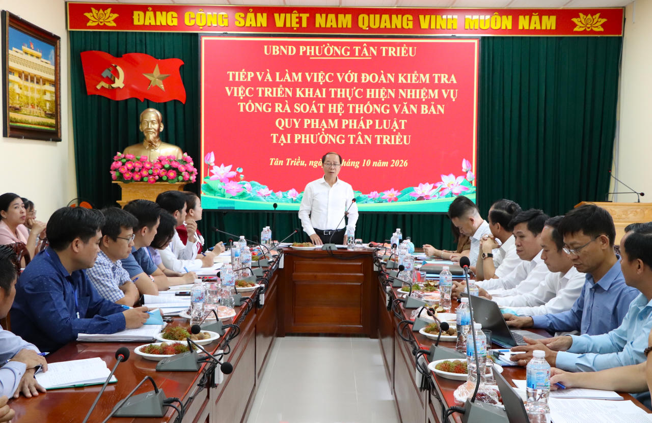 Đoàn kiểm tra làm việc với phường Tân Triều về các khó khăn, vướng mắc trên địa bàn (ảnh: Duy Trường)