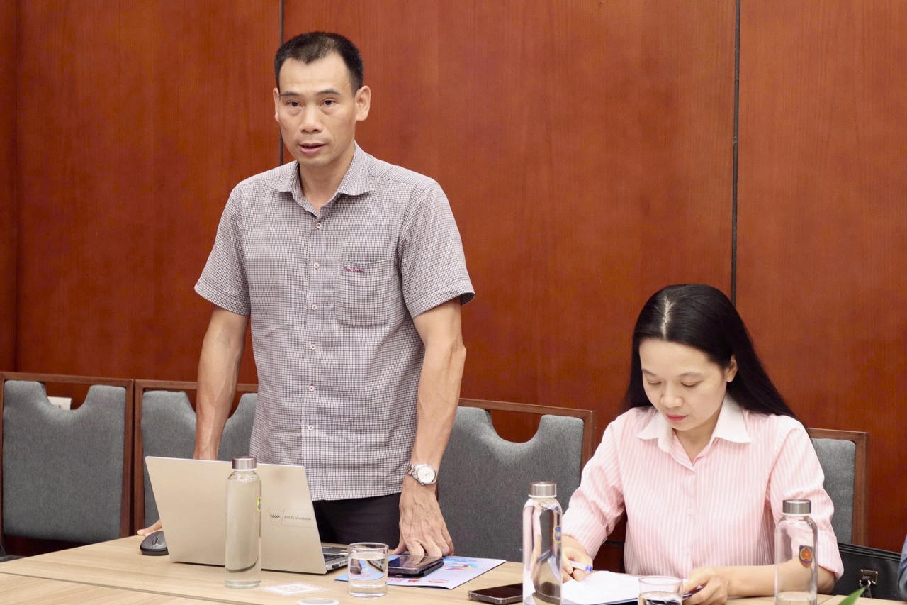 Tổng Biên tập Tạp chí Dân chủ và Pháp luật Trương Thế Côn phát biểu.