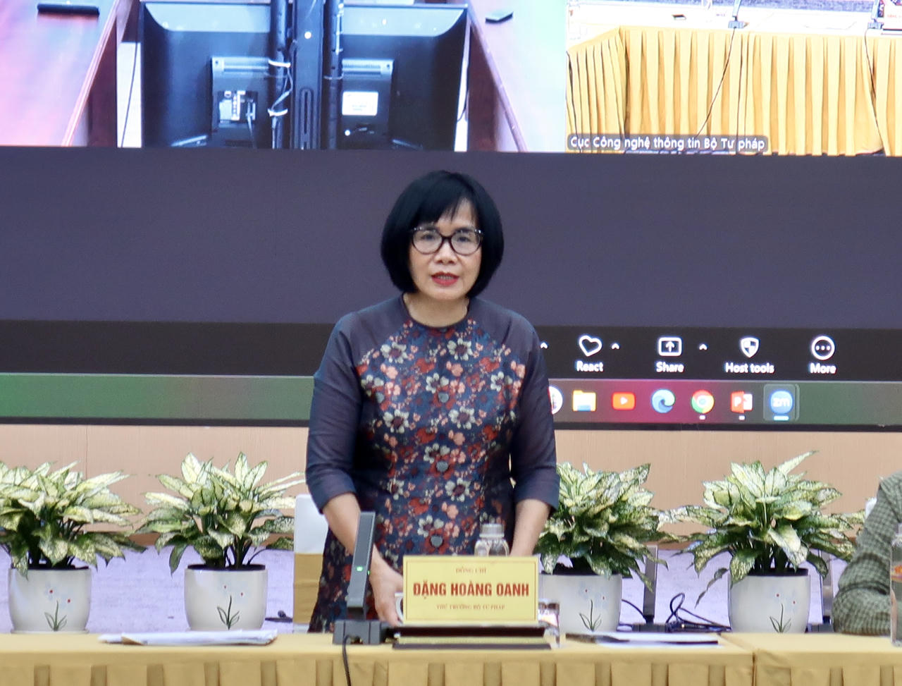 Thứ trưởng Đặng Hoàng Oanh phát biểu két luận.