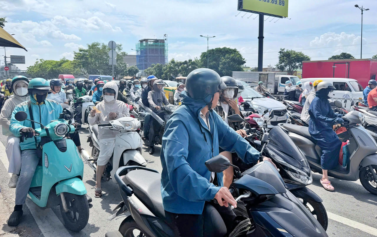 TP HCM nghiên cứu phân làn theo giờ trên đường Nguyễn Tất Thành, Phạm Văn Đồng