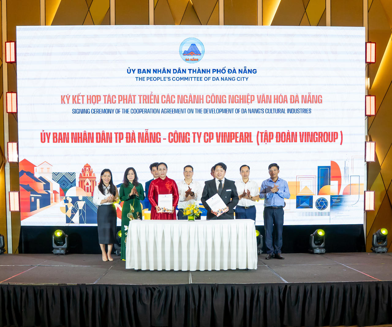 UBND thành phố ký kết hợp tác các đối tác để phát triển công nghiệp văn hóa, điện ảnh, lễ hội, concert, kinh tế ban đêm và nội dung số (ảnh Vân Anh)