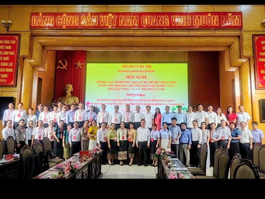 Phường Tây Hồ làm việc với lớp đào tạo, bồi dưỡng, cán bộ của Thủ đô Viên Chăn (Lào)