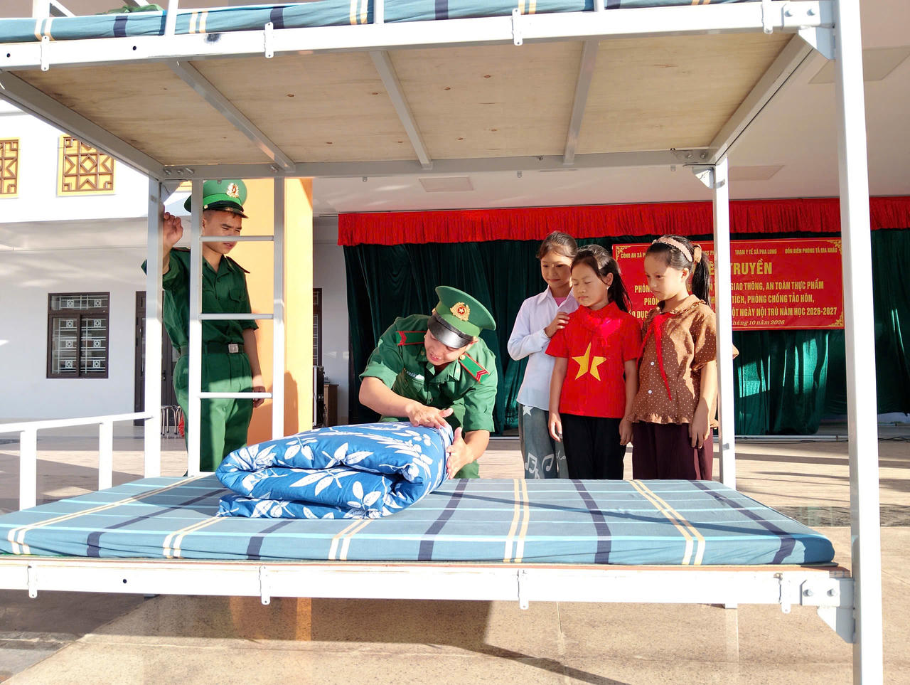 Lào Cai: Đổi mới giáo dục vùng biên bằng chương trình kết nghĩa "Cột mốc biên cương - Mái trường liên cấp"